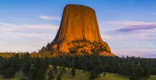 Devils Tower: Panduan Wisata Lengkap Menjelajahi Monumen Alam Ikonik di Wyoming, Xperience Team