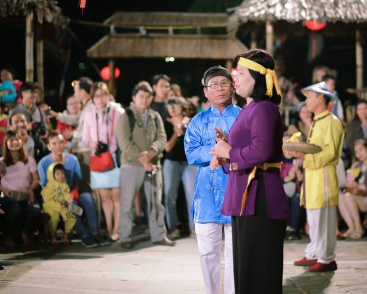 anh-chi-hieu-bai-choi