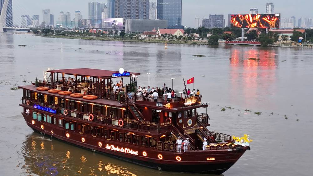 Du thuyền Sài Gòn Indochina Queen mang phong cách cổ điển độc đáo