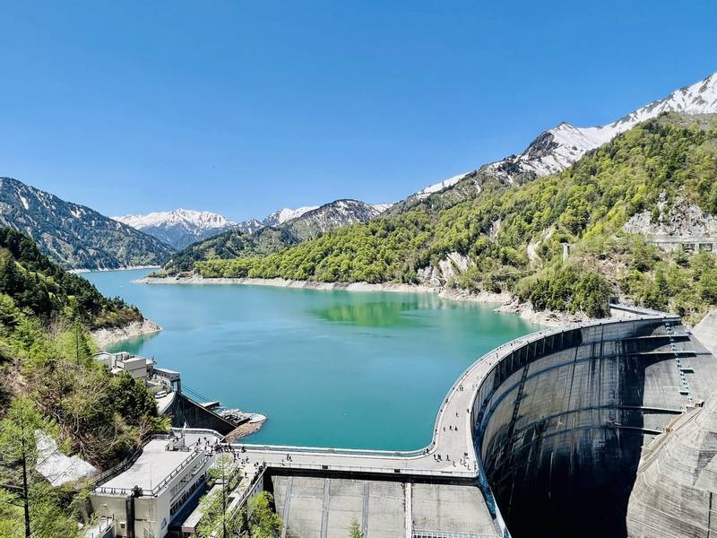 Đập Kurobe là điểm đến ấn tượng trên tuyến Tateyama Kurobe Alpine Route.