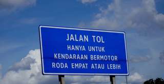 Ketahui Arti Plang Biru dan Hijau di Jalan Tol, Travel Bestie