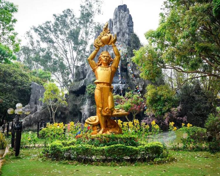 Công viên Đồng Xanh là khu vui chơi và tìm hiểu văn hóa dân tộc