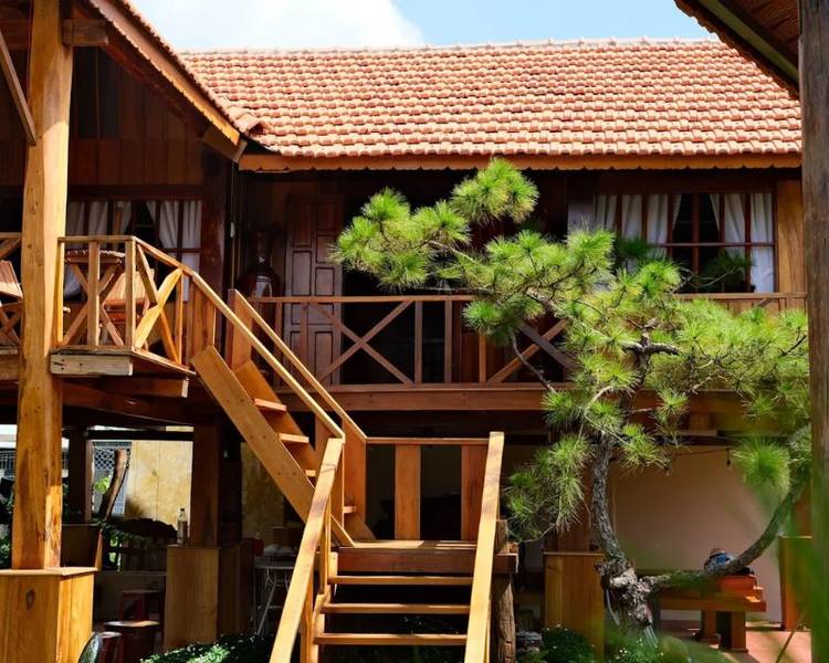 Khu du lịch sinh thái Xuân Thủy kết hợp giữa cảnh quan thiên nhiên và khu trò chơi giải trí.