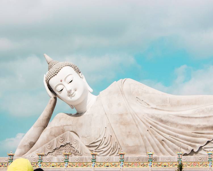 Chùa Som Rong chính là điểm dừng chân lý tưởng để du khách vừa chiêm bái, vừa khám phá vẻ đẹp kiến trúc Khmer đặc trưng.