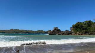 Keindahan Pantai Serit dan Rekomendasi Hotel Sekitarnya, Mas Bellboy