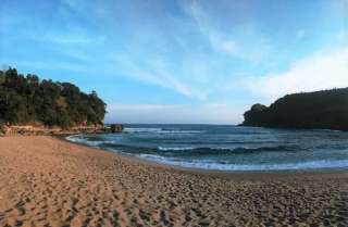Pesona Pantai Pangi Blitar dan Rekomendasi Hotel Sekitarnya, Mas Bellboy