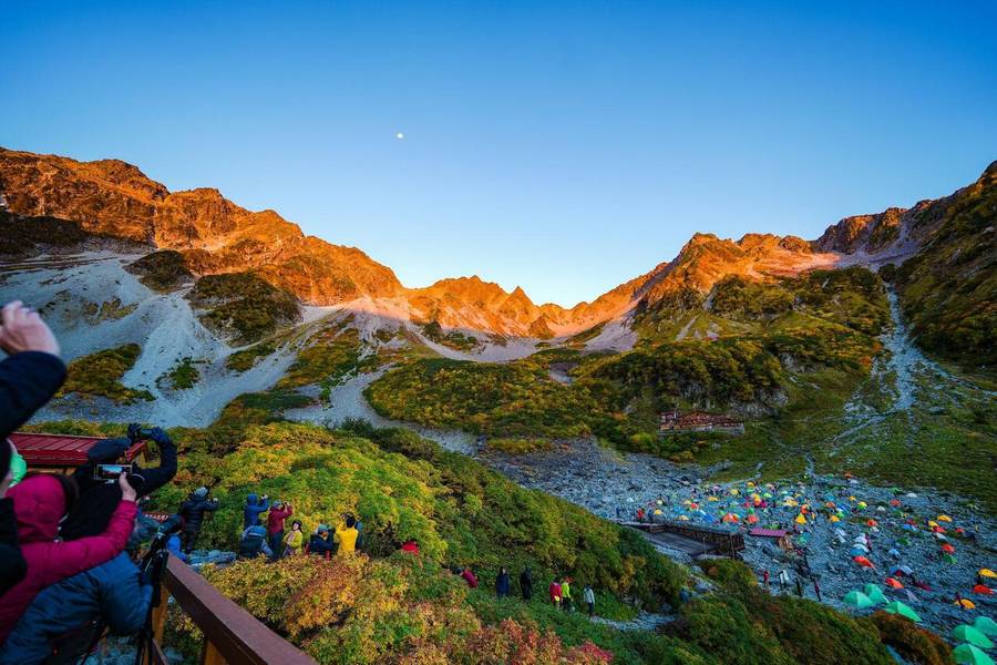 Kamikochi có nhiều cung đường trekking từ dễ đến khó.