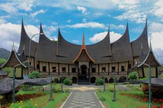 8 Rekomendasi Wisata Batusangkar Terpopuler, Mas Bellboy