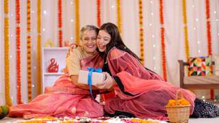 30 Best Diwali Gifts 2025: Deepavali Gift Ideas and Hampers, SEO Accom (Global)