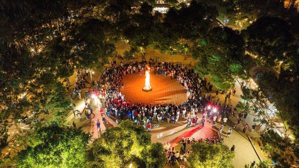 Không khí sôi động tại chợ phiên Măng Đen. 