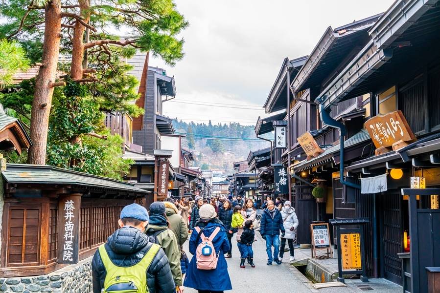 Con đường Sanmachi là toạ độ tham quan hút khách bậc nhất tại phố cổ Takayama. 