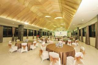 8 Paket Wedding di Hotel Bogor Murah, Mas Bellboy