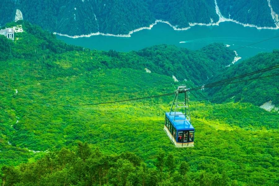 Tateyama Kurobe Alpine Route là một trong những tuyến du lịch nổi tiếng ở Nhật Bản.