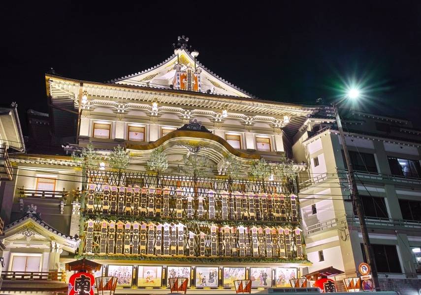Kiến trúc độc đáo và tráng lệ của nhà hát Minamiza Kabuki tại Gion Kyoto