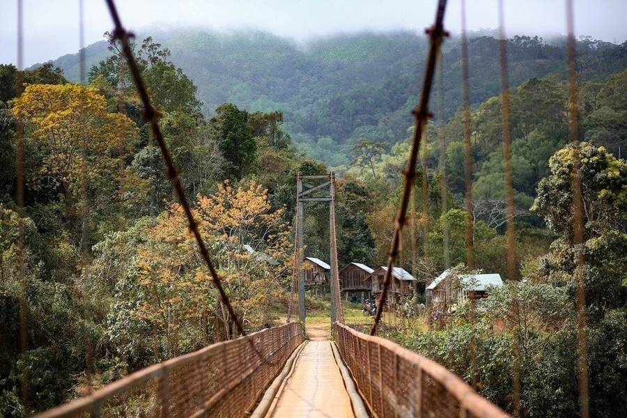 Lối vào làng Kon Tu Rằng