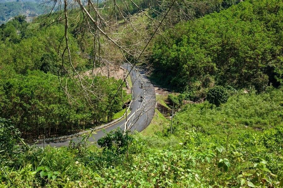 Cung đường Đèo Vi Ô Lắc với những khúc cua thử thách cho tay lái ưa phiêu lưu