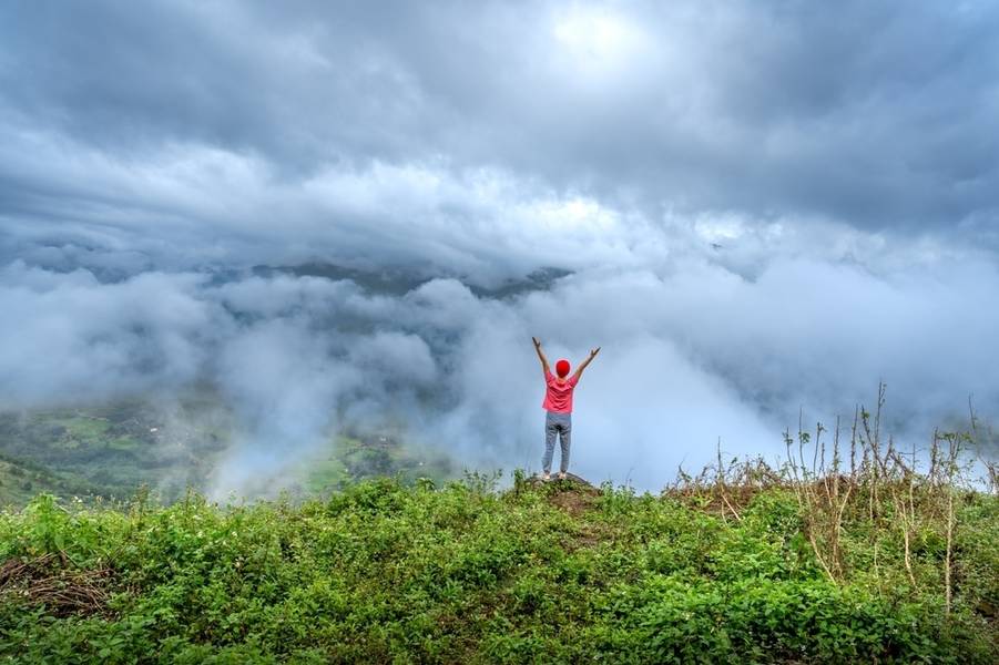Khí hậu mát lạnh trên Đèo Vi Ô Lắc mang đến không gian thư thái và trong lành