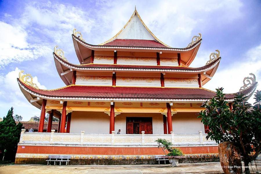 Chùa Khánh Lâm thanh tịnh giữa thiên nhiên rộng lớn