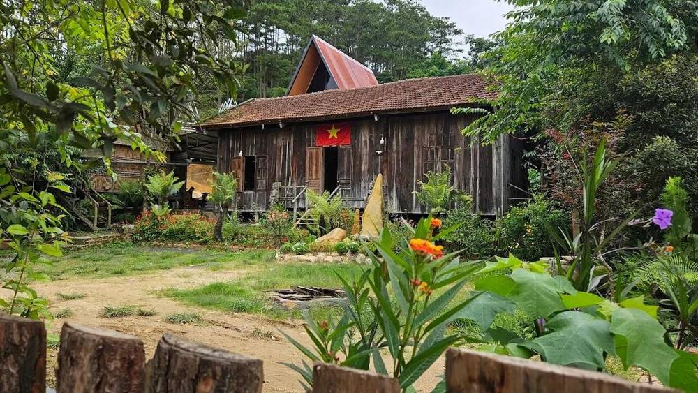 Làng Kon Pring bình yên với kiến trúc Mơ Nâm độc đáo
