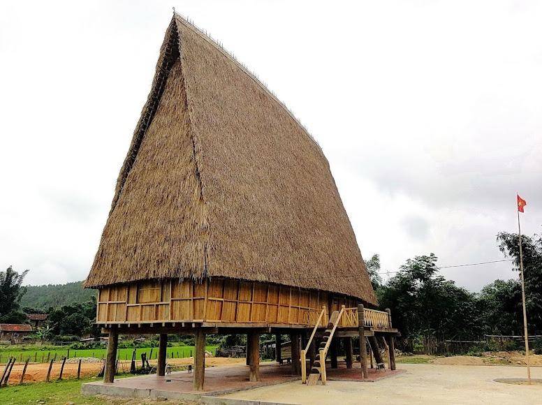 Nhà rông là biểu tượng đặc trưng tại làng văn hóa cộng đồng Kon Pring