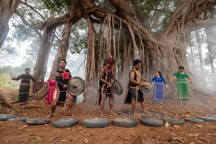 Tham gia các lễ hội đặc sắc của người dân tộc tại làng văn hóa cộng đồng Kon Pring