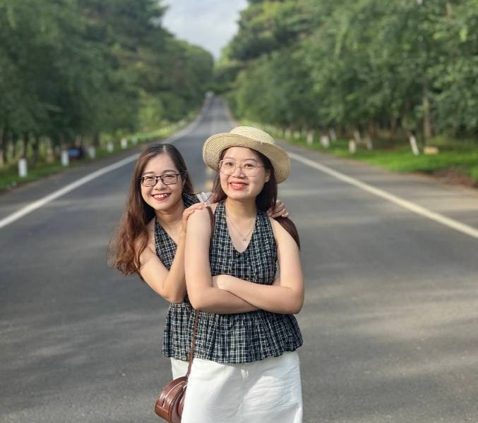 Du khách check in giữa rừng thông Măng Đen