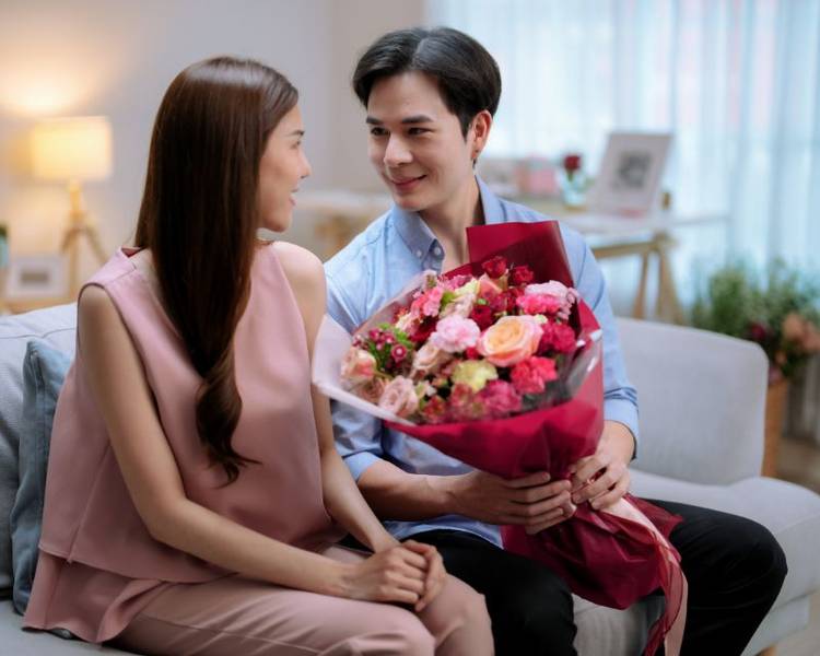 Hoa tươi luôn là món quà 20/10 kinh điển thể hiện tình yêu và sự trân trọng