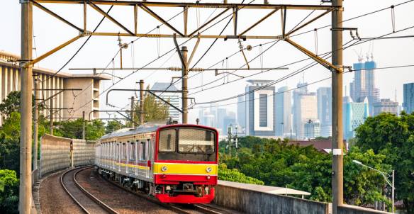 Menggunakan KRL Commuter Line