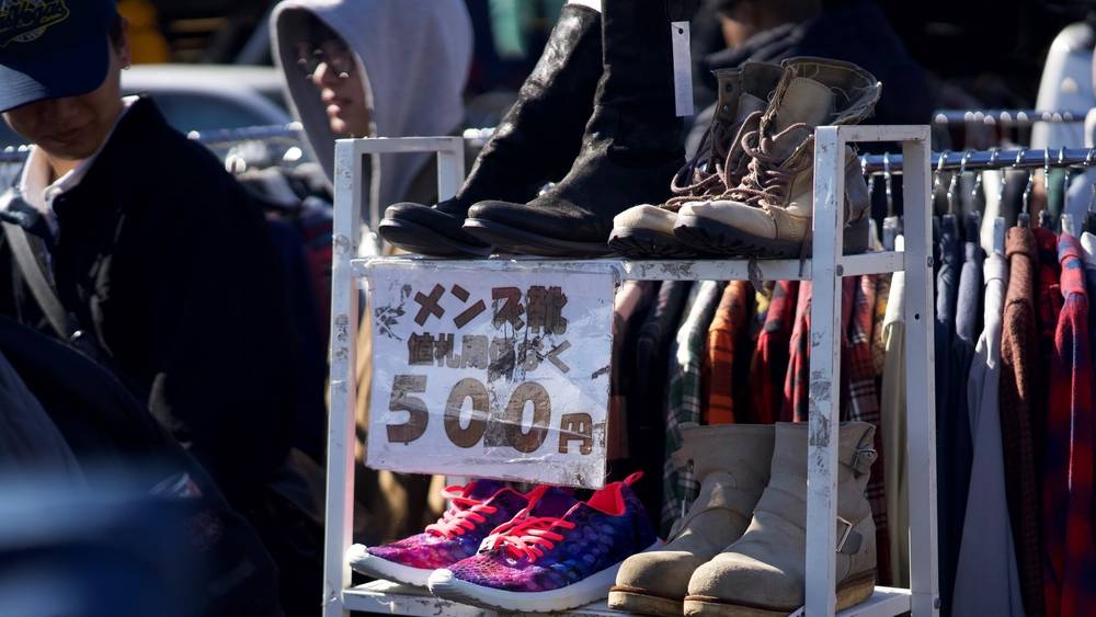 TOKYO, JEPANG - 04 JANUARI 2025: Pasar Loak Tokyo di Ooikeiba Tokyo, Jepang,