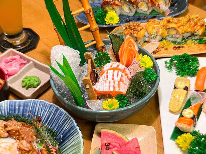 Các món ăn tại nhà hàng Bợm Sushi Izakaya được chế biến kỳ công và trình bày đẹp mắt. 