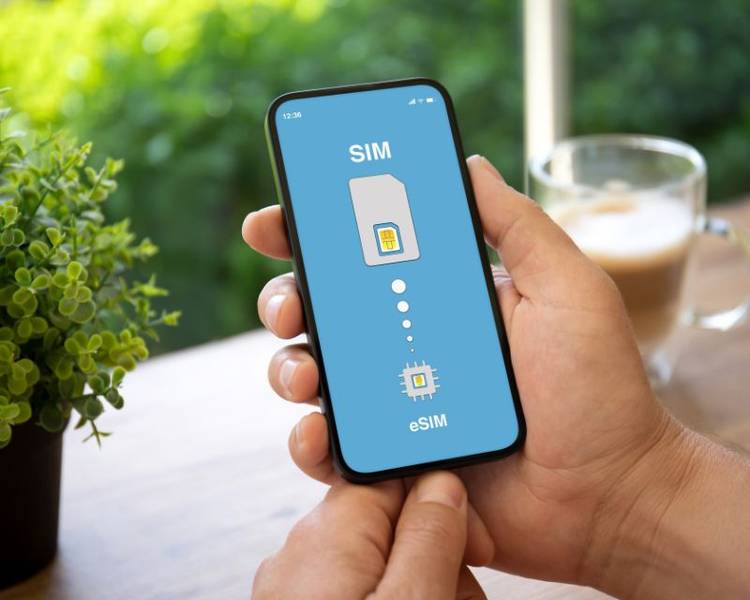 Điểm nổi bật của eSIM là có thể dùng song song với SIM gốc.