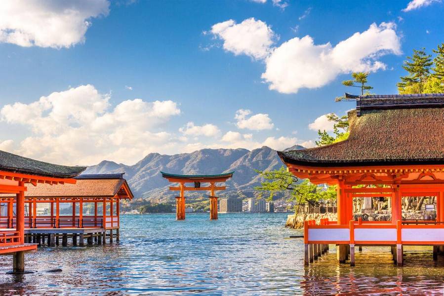 Địa thế và kiến trúc ấn tượng của ngôi đền Itsukushima.