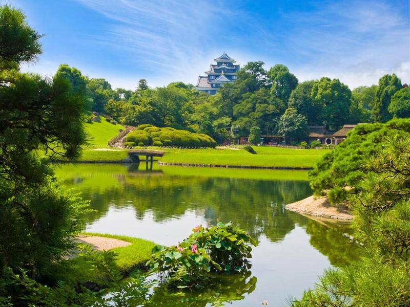 Korakuen được xếp hạng là một trong 3 khu vườn truyền thống đẹp nhất nước Nhật. 