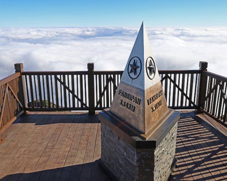 Khung cảnh trên đỉnh Fansipan.