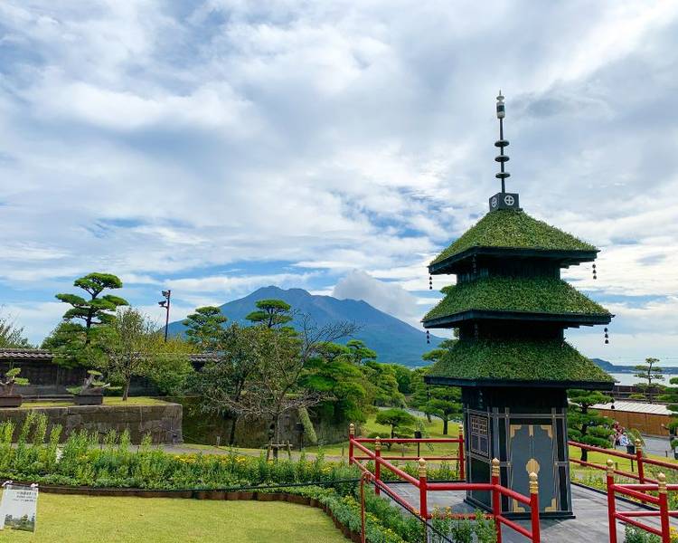 Nếu bạn yêu thích những khu vườn cổ mang đậm dấu ấn văn hóa Nhật Bản, thì Sengan-en ở Kagoshima chắc chắn sẽ khiến bạn say mê