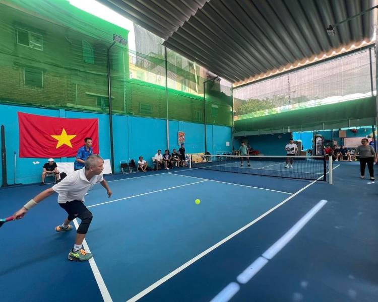 Sân tennis hiện đại, đáp ứng nhu cầu giải trí và thể thao của nhiều lứa tuổi.
