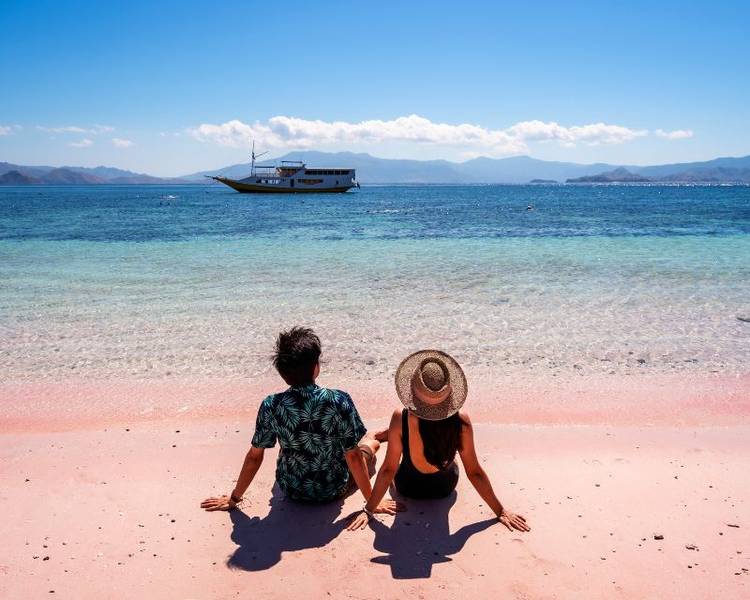 Với vẻ đẹp như tranh vẽ, Pantai Merah ở Indo là điểm đến trong mơ cho những ai yêu thích chụp hình sống ảo.