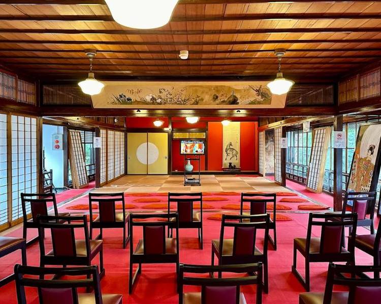 Nếu bạn muốn trải nghiệm văn hóa giải trí truyền thống của Shonai, hãy ghé thăm phòng trà Somaro Maiko.