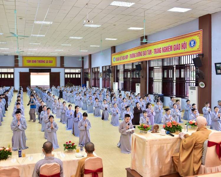 Thiền viện còn thường xuyên tổ chức các buổi thuyết pháp, lễ cầu an, tạo cơ hội để du khách hiểu hơn về triết lý sống an nhiên và lòng từ bi của đạo Phật.