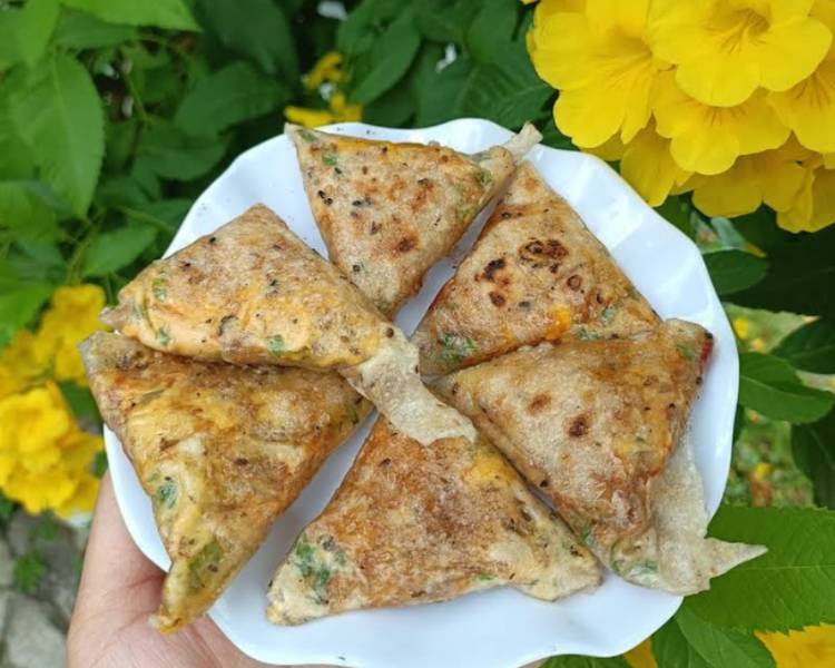 Ăn vặt Tuyết Lê là quán ăn vặt Đà Nẵng nổi tiếng với thực đơn đường phố chính hiệu.