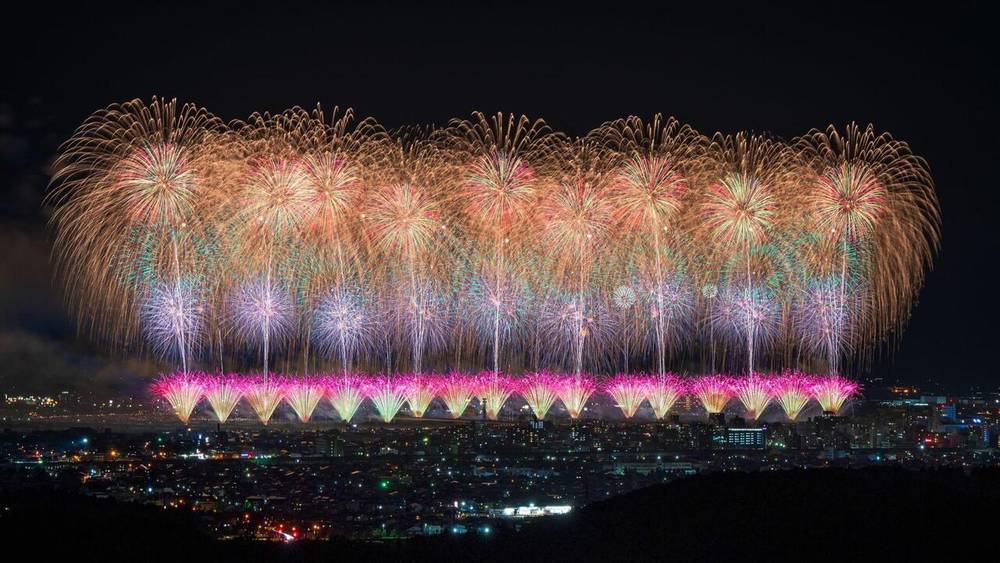 Ghé thăm Niigata vào mùa hè để tham gia lễ hội pháo hoa rực rỡ.