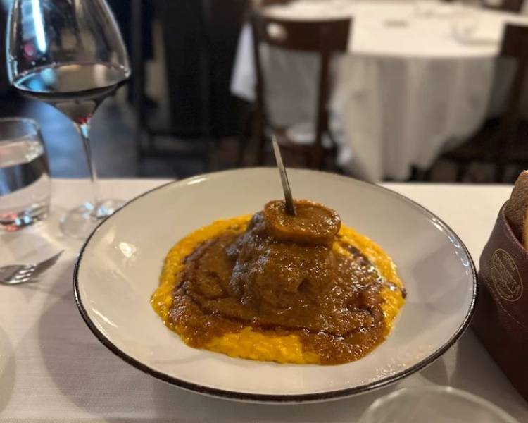 Món Ossobuco alla Milanese đặc sản của Milan.