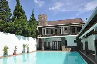 10 Hotel Dekat Alun-Alun Lembang, Strategis dan Nyaman untuk Liburan!, Mas Bellboy