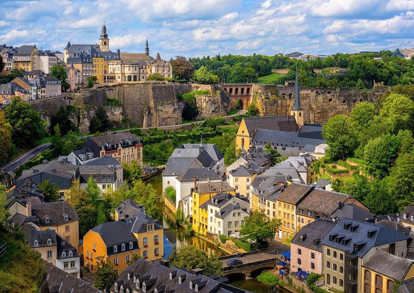 Thành phố Luxembourg với kiến trúc trung cổ pha lẫn nét thanh lịch hiện đại. 