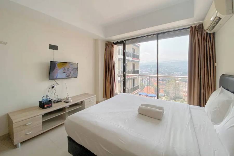 Highrise Studio At Apartment Beverly Dago - Bedroom
