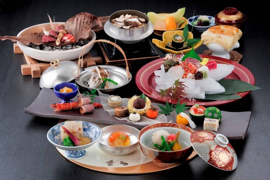Các món ăn trong bữa tối kaiseki được trình bày cực kỳ đẹp mắt. 