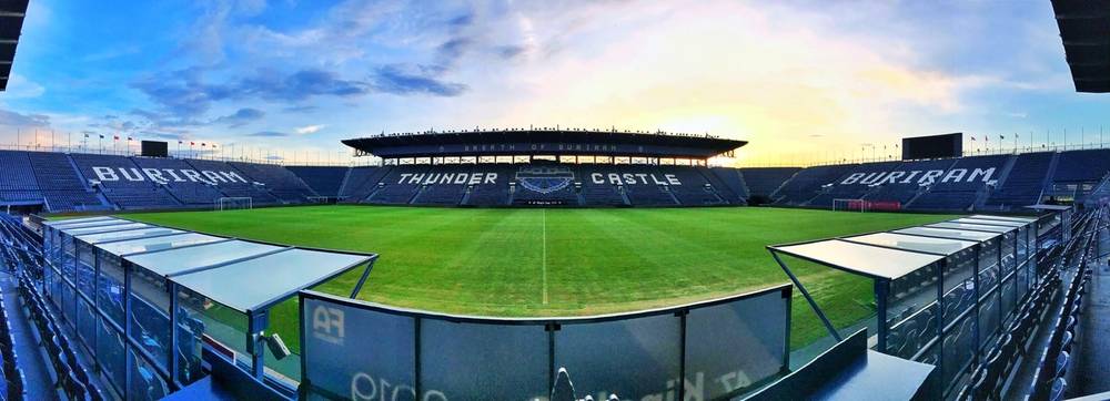 Sức chứa sân vận động Chang Arena có thể lên đến 31.000 khán giả. 