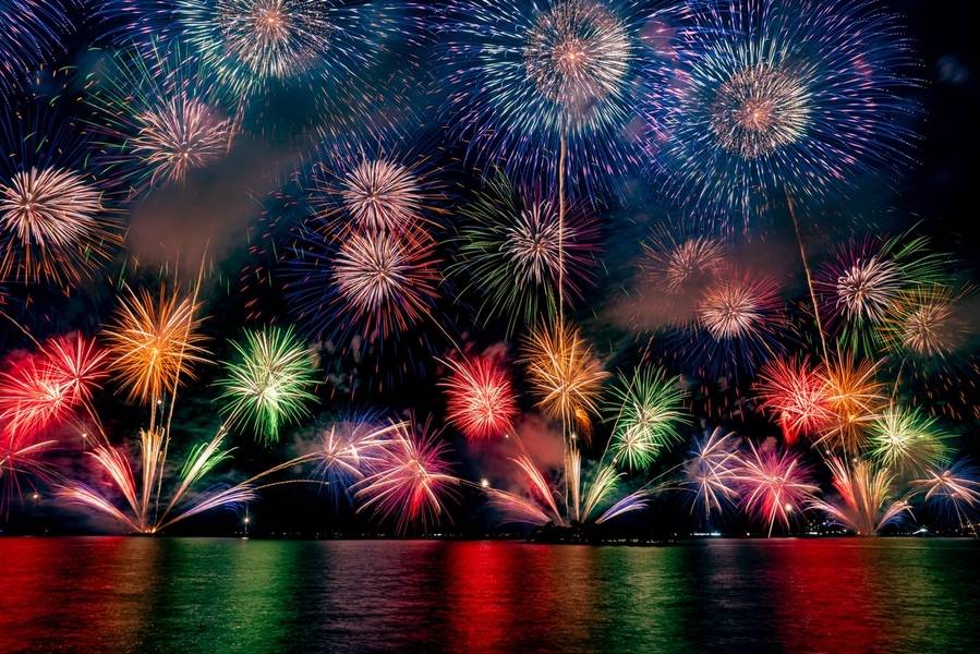 Màn bắn pháo hoa tại Lễ hội Matsue Suigo ở tỉnh Shimane. 