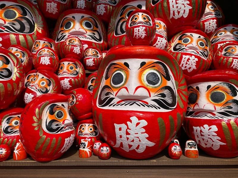 Búp bê được điểm nhãn biểu thị cho điều ước đã thành hiện thực. 