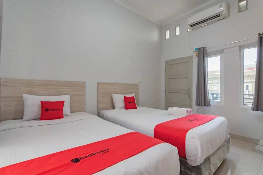 RedDoorz Syariah Plus @ Tuparev Cirebon 3 - Bedroom